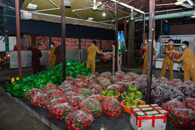 Continuing to support people in need in the Covid-19 pandemic of Hoang Phap Pagoda (series 4)